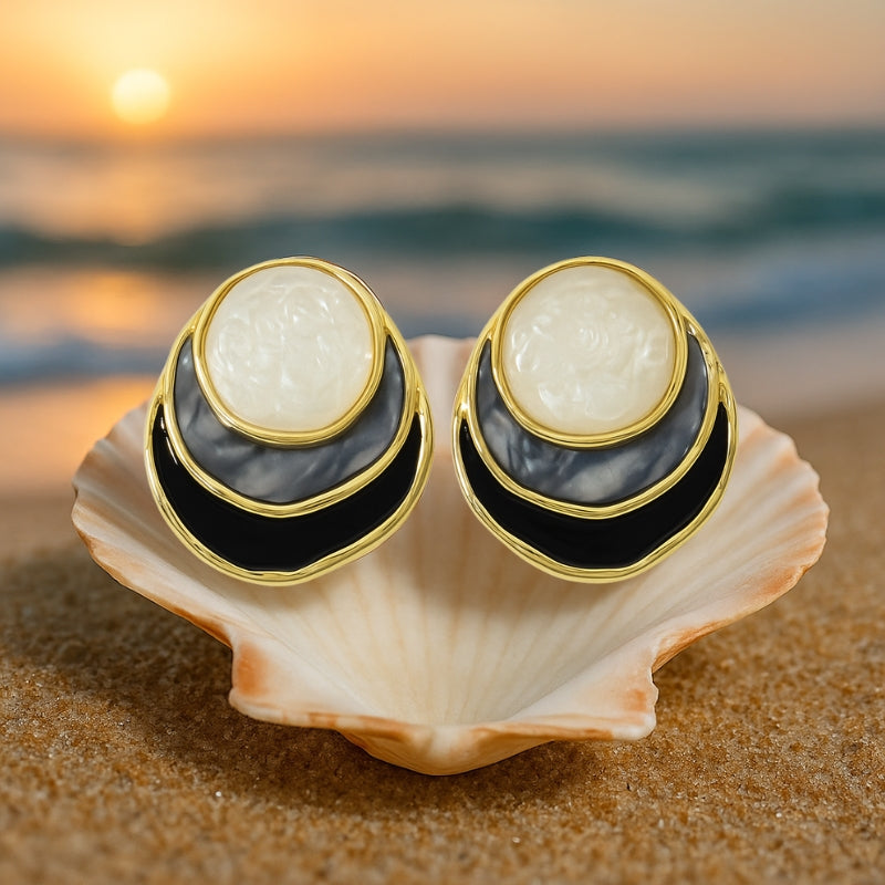 Queen -Tides of Elegance Earring