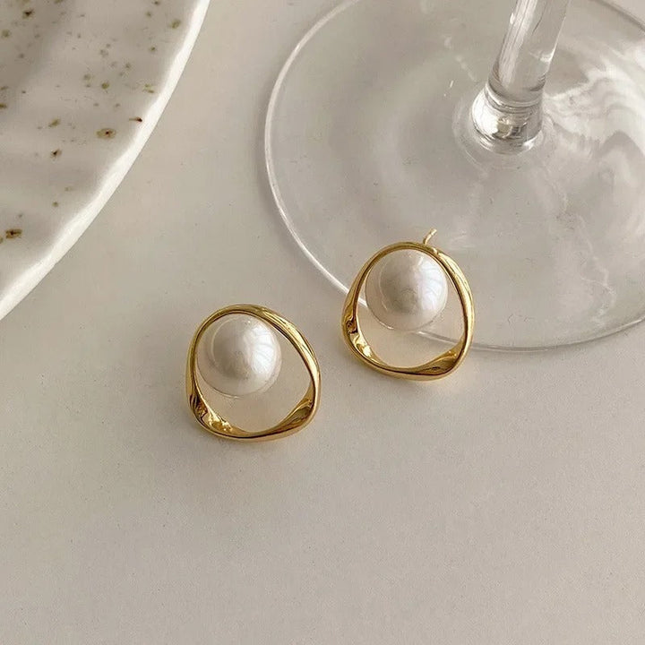 Lia Vintage Pearl Earrings